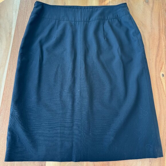 Banana Republic black pencil skirt - Picture 2 of 4